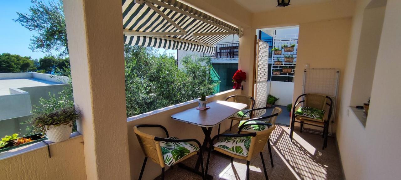 Olav Holiday Apartments Bar Exterior foto
